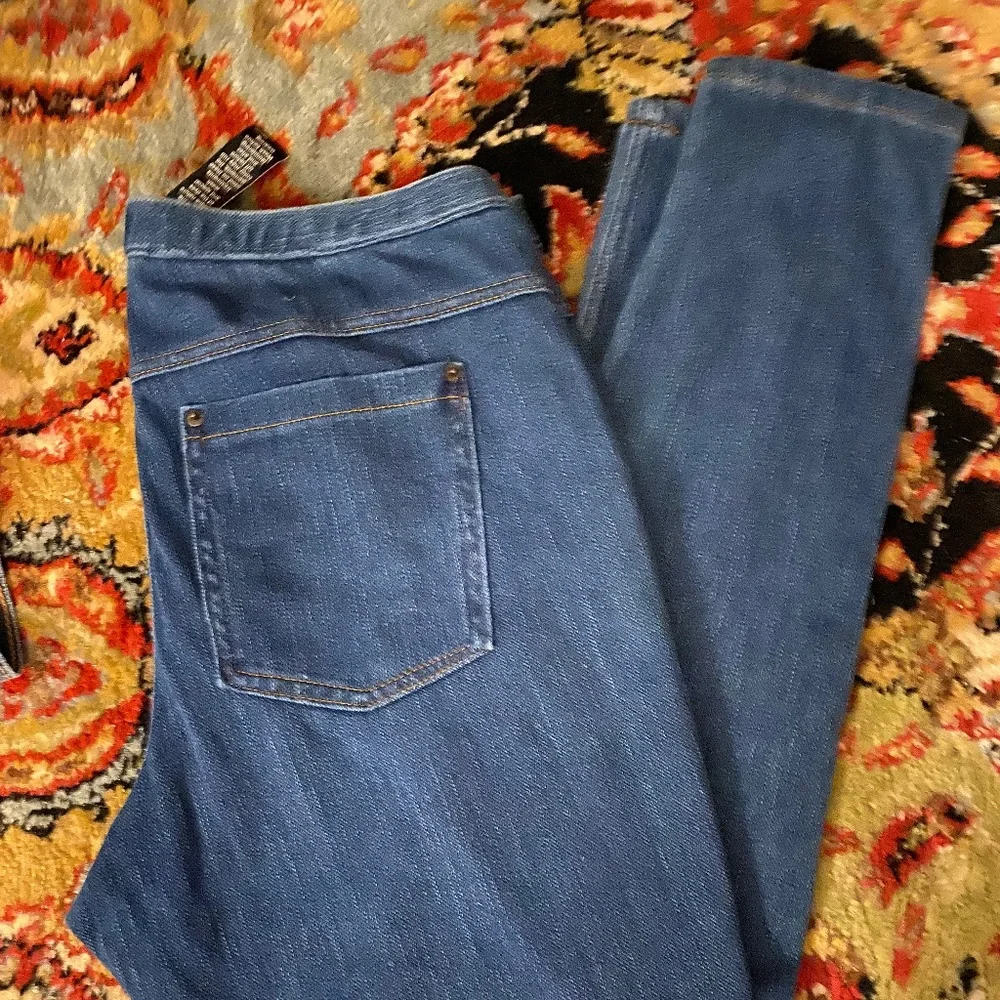 NWT ~ HUE Leggings ~ skinny blue jeans ~ large - Picture 3 of 4
